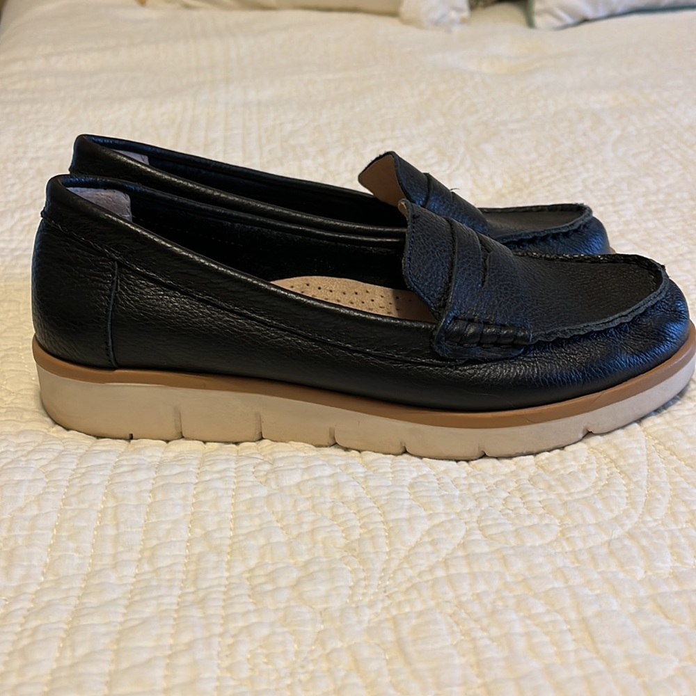 White Mountain Black Leather Loafers
